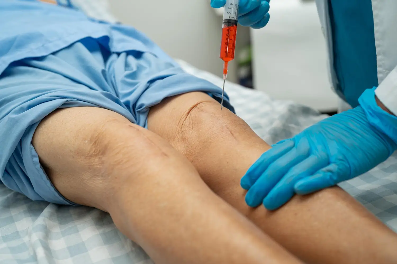 injecting the knee with treatment