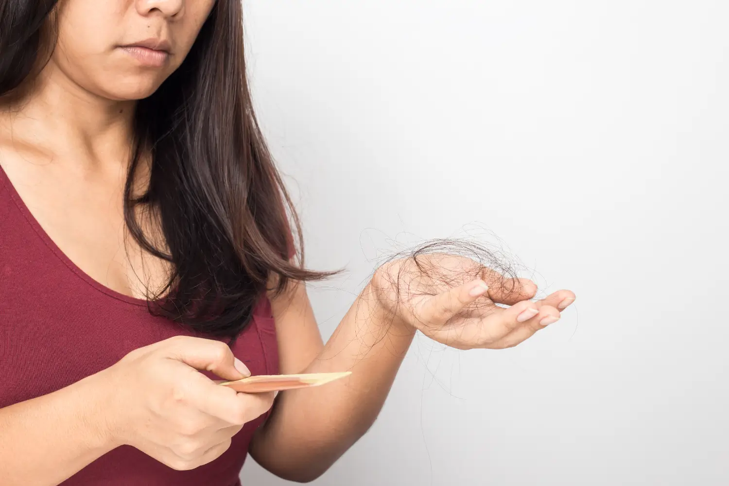 patient showing the hair strands in her palm