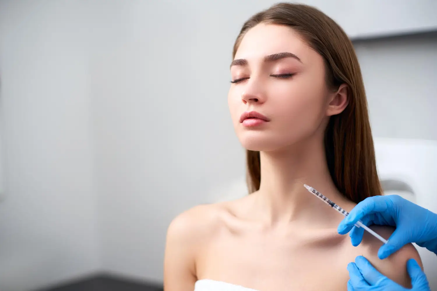 patient prepares herself for injection